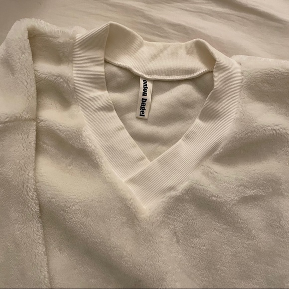 White top - Picture 3 of 4